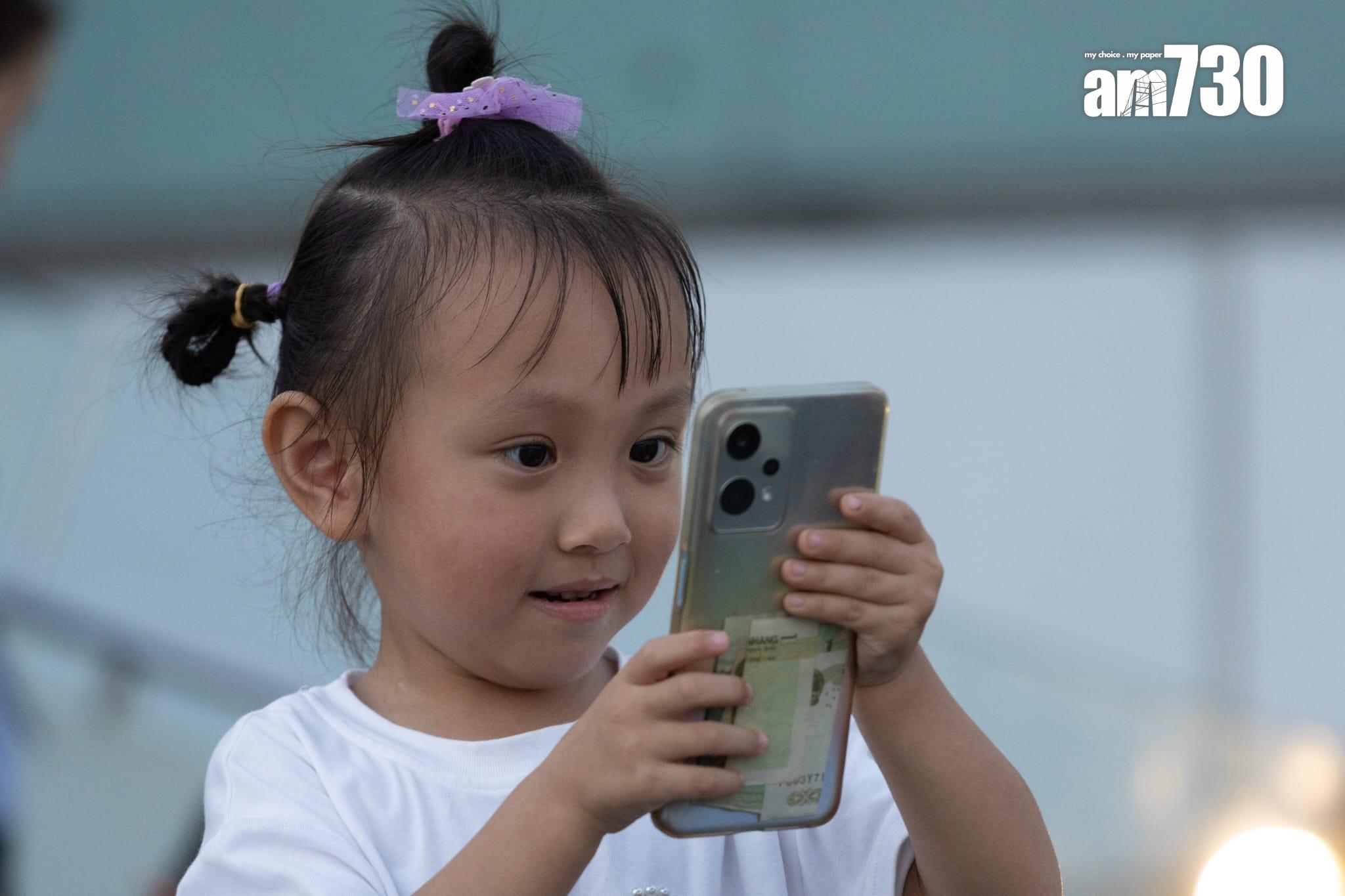 衞生署提醒學生採取措施保護視力。(蘇文傑攝)