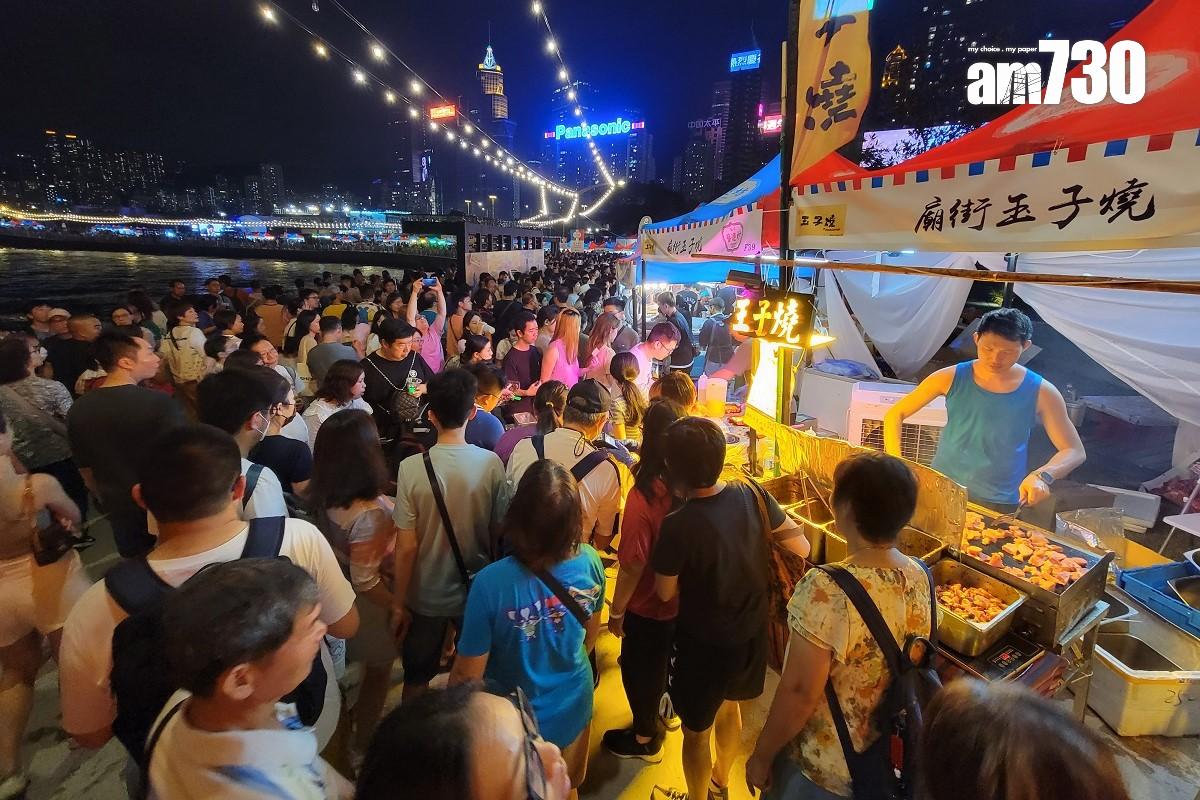 灣仔「海濱藝遊坊」有攤檔售賣小食。(資料圖片/鍾式明攝)