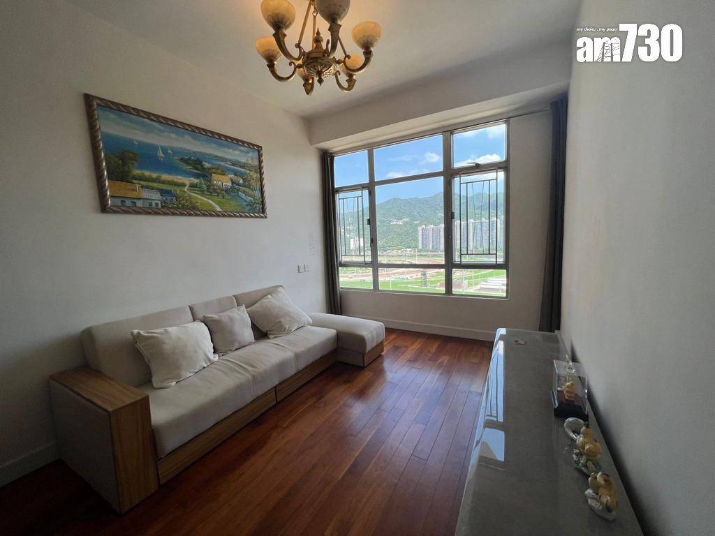 單位直擊|鐵路盤失守!馬場景兩房6年蝕45萬沽 代理:造價時光倒流至2015年