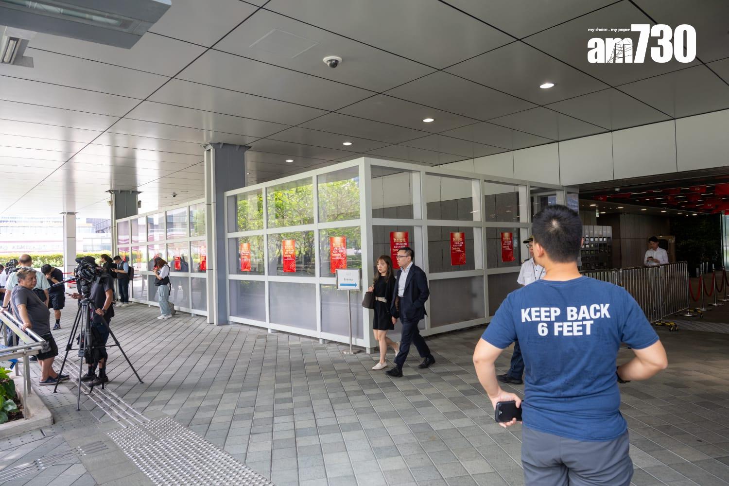 政府總部天橋入口附近發生傷人案。(陳奕釗攝)