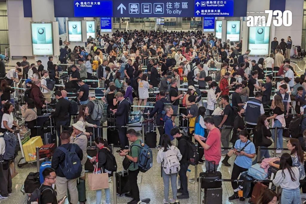 颱風小犬|1.6萬名乘客滯留機埸抱怨的士不足,機管局︰會與運輸署商討改善。