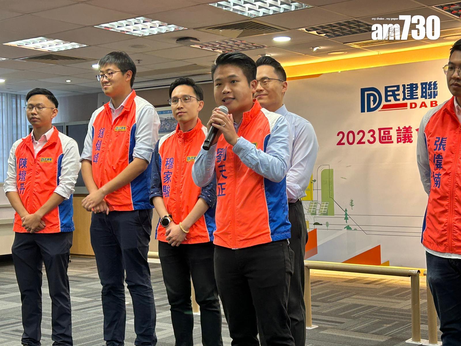 民建聯今日安排17名年輕參選人見傳媒。(陳芷晴攝)