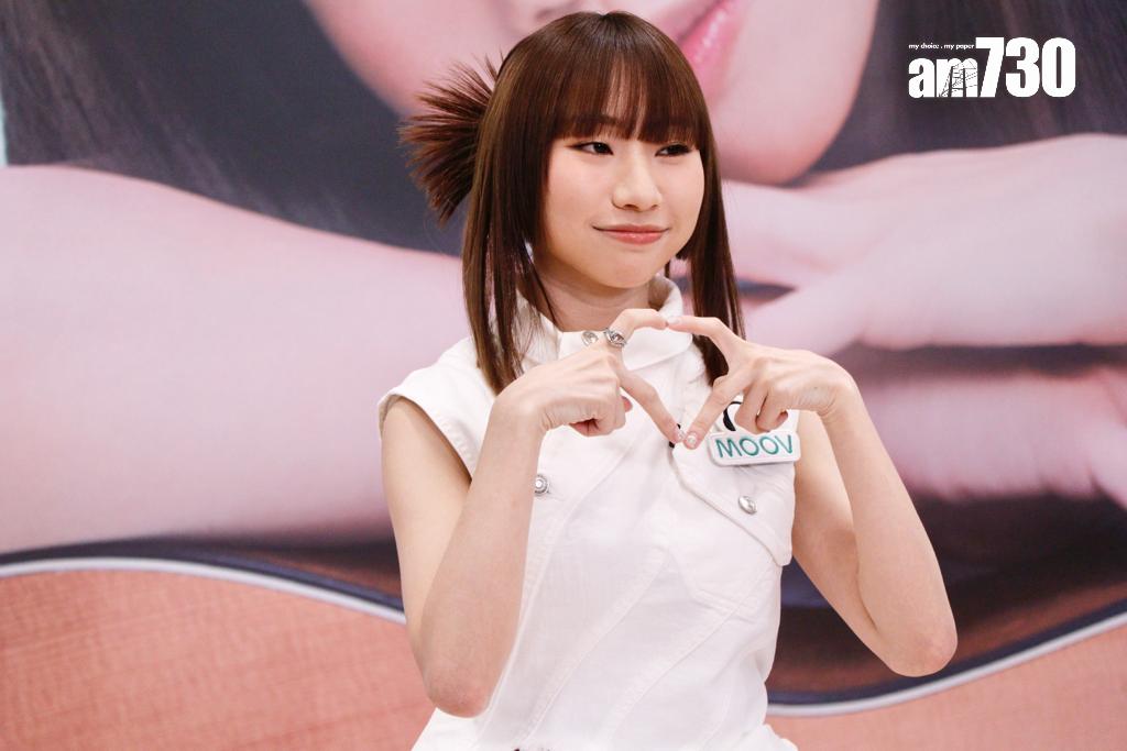 麗英宣布開首個個人音樂,在記者會上大派心心。