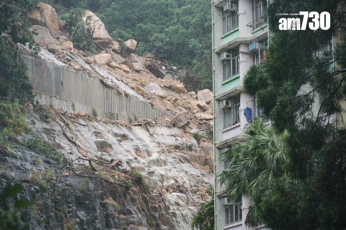 筲箕灣耀興道在9月一場世紀暴雨後,發生嚴重山泥傾瀉。(資料圖片/李睿哲攝)