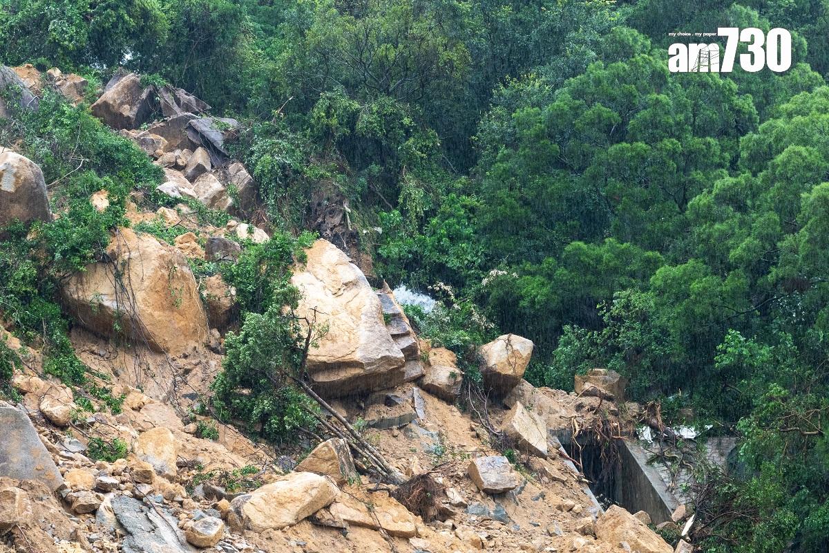 筲箕灣耀興道在9月一場世紀暴雨後,發生嚴重山泥傾瀉。(資料圖片/陳奕釗攝)