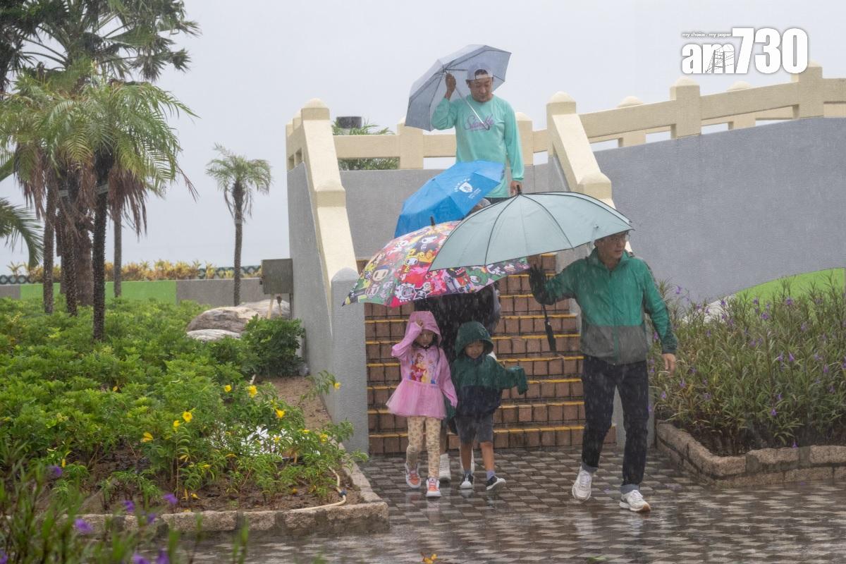 颱風小犬10月8日襲港期間杏花邨的情況。(資料圖片/陳奕釗攝)