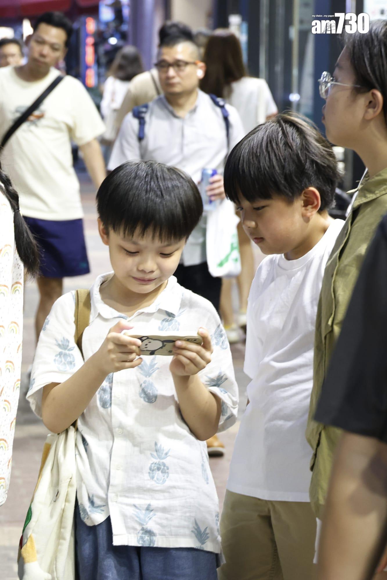 衞生署提醒學生採取措施保護視力。(林俊源攝)