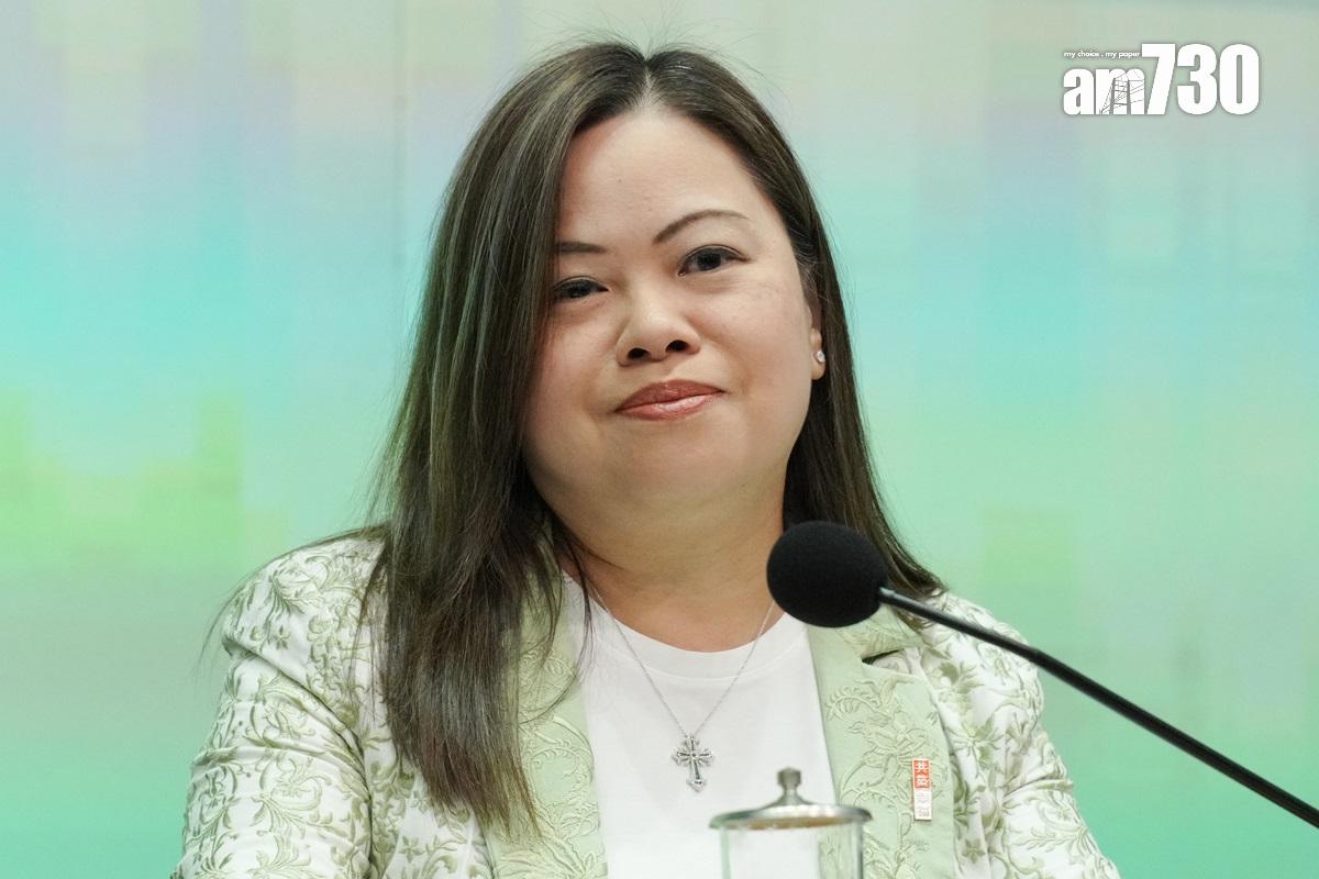 唔係問責官員嘅羅淑佩,亦都有着返件綠色褸襯一襯。(李睿哲攝)