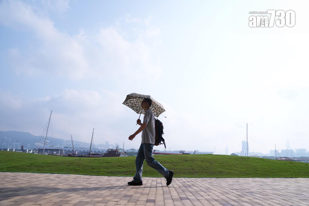 衞生署發言人稱,大部分人每日也會步行,步行有助改善心肺功能。(資料圖片/陳奕釗攝)