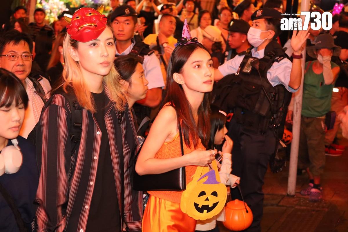 在萬聖節前夕,蘭桂坊擠滿大批悉心打扮的市民。(鍾式明攝)