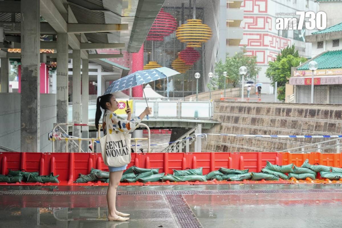 颱風小犬|天文台中午已發出八號東北烈風或暴風信號,本港多區有雨。(李睿哲攝)