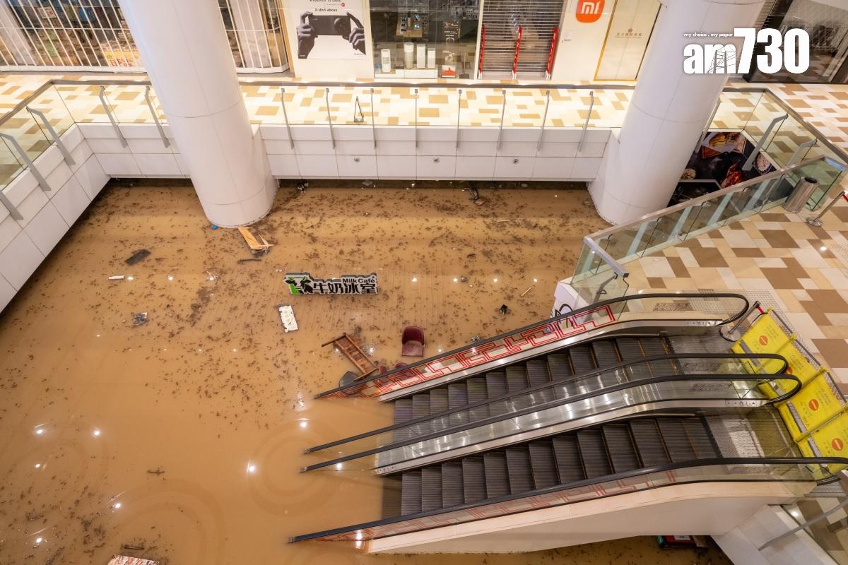 黃大仙中心北館在世紀暴雨後,地庫幾近被雨水淹沒。(資料圖片/陳奕釗攝)