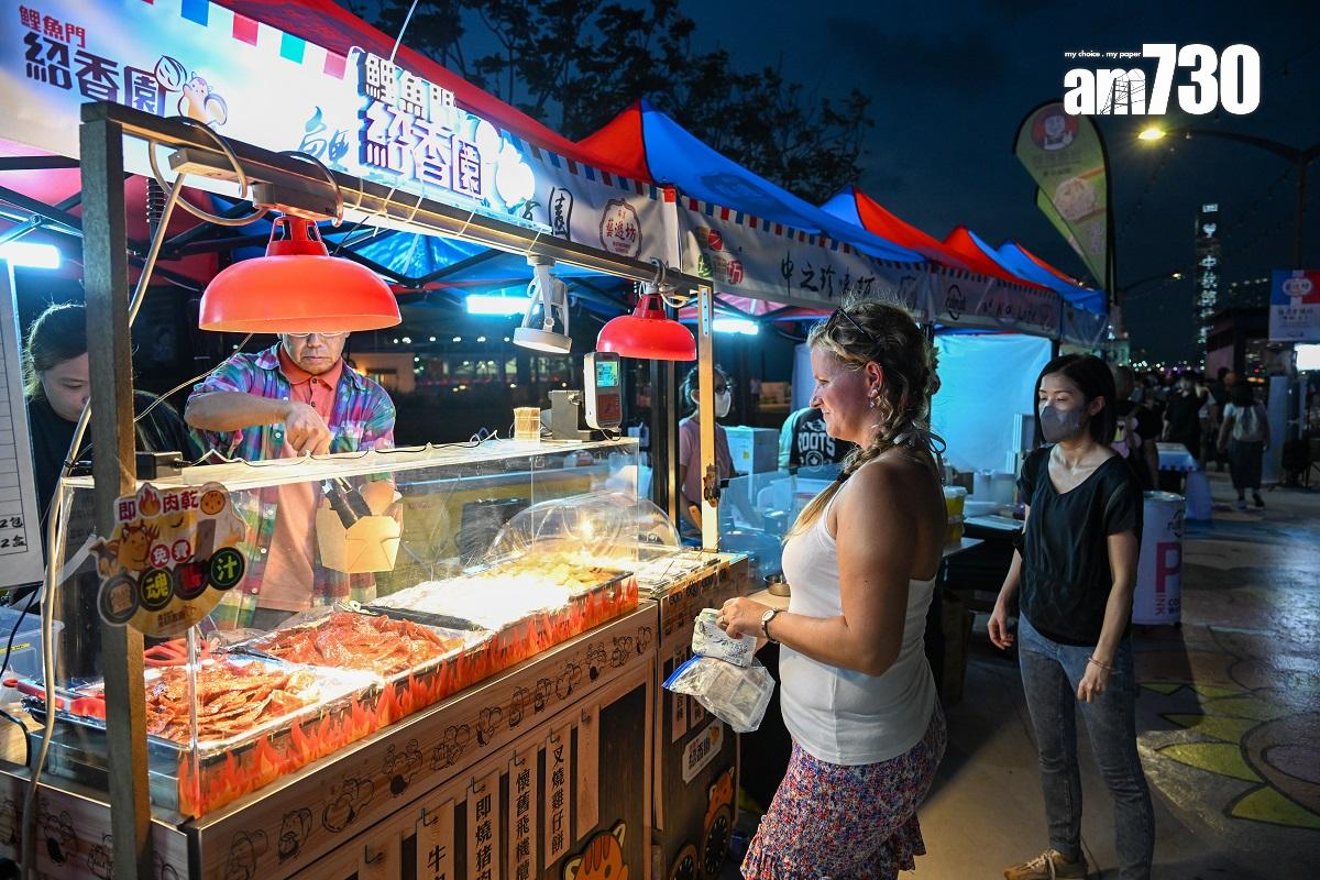 灣仔「海濱藝遊坊」有攤檔售賣小食。(資料圖片/陳奕釗攝)