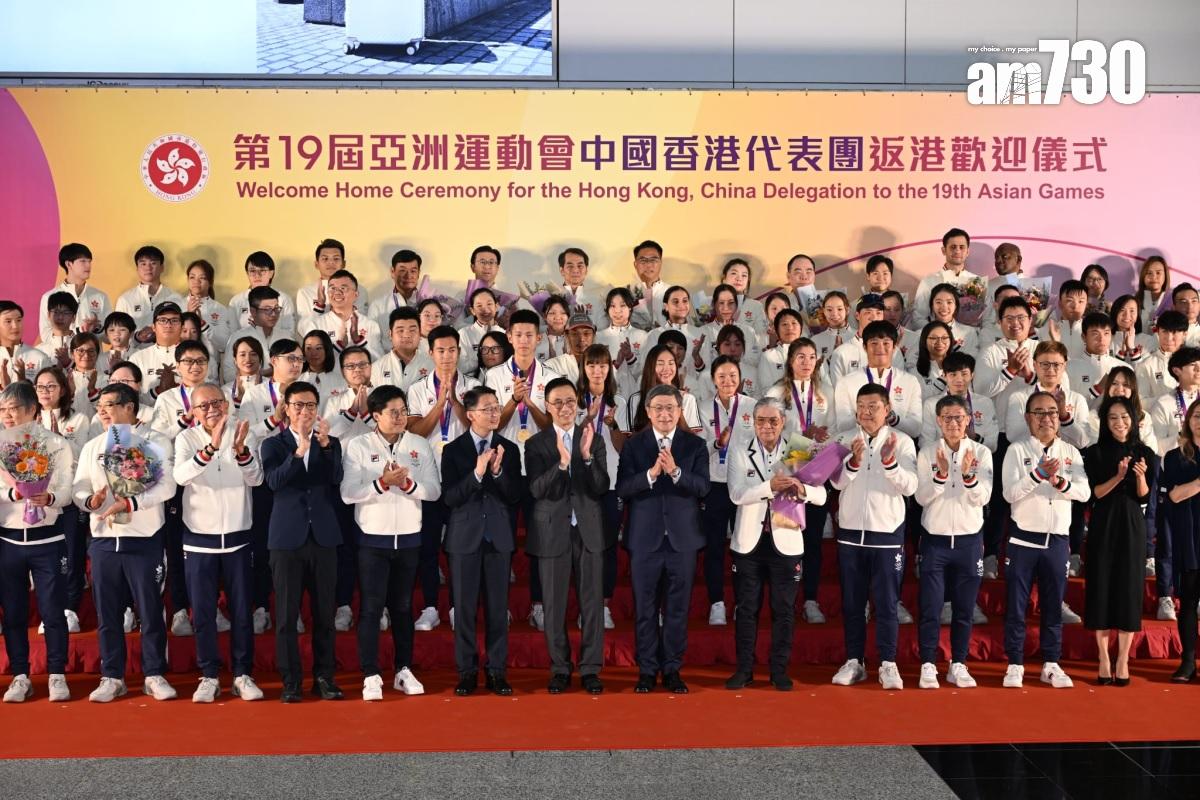 港府在機場為杭州亞運港隊代表團舉行歡迎儀式。(陳奕釗攝)