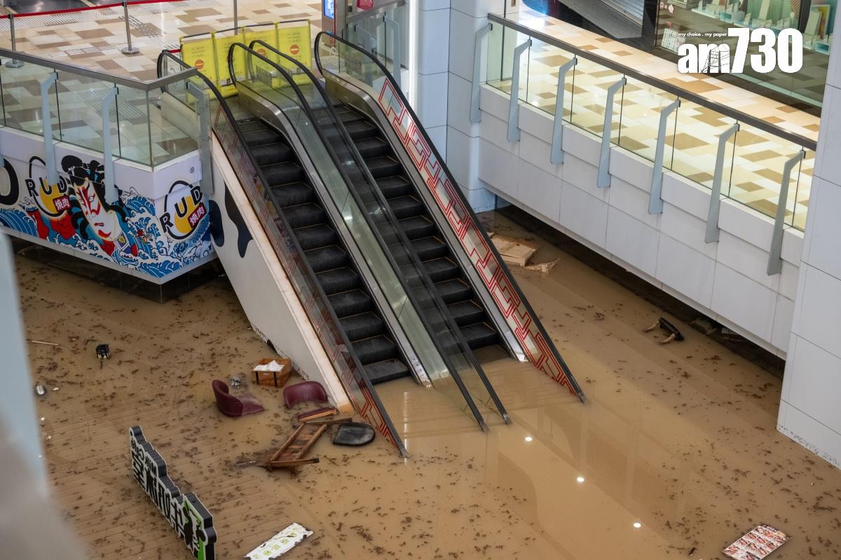 黃大仙中心北館在世紀暴雨後,地庫幾近被雨水淹沒。(資料圖片/陳奕釗攝)