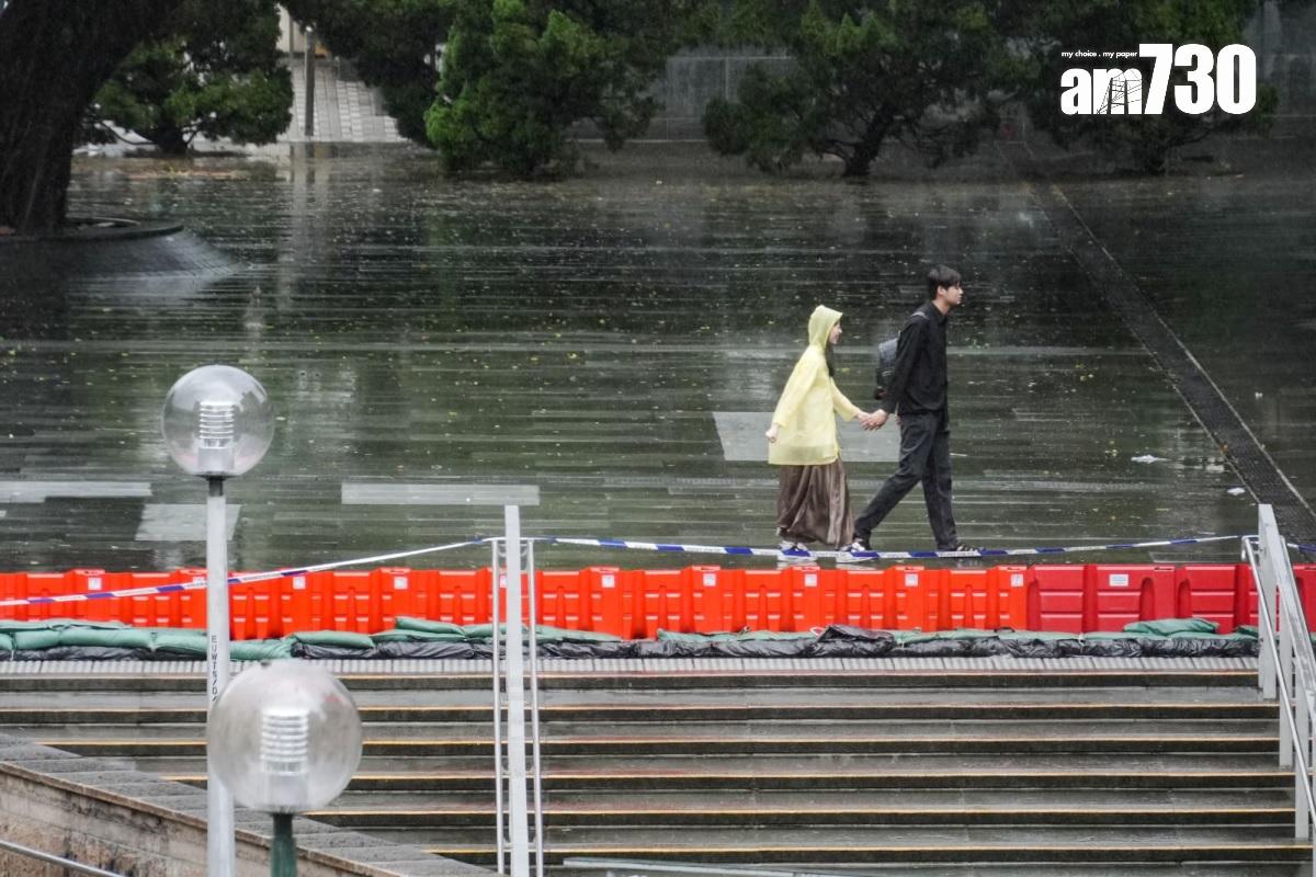 颱風小犬|天文台已發出八號東北烈風或暴風信號,本港多區有雨。(李睿哲攝)