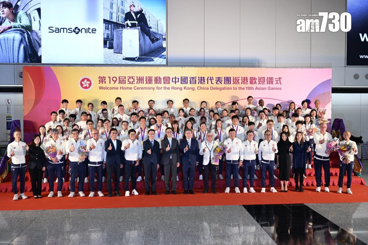 港府在機場為杭州亞運港隊代表團舉行歡迎儀式。(陳奕釗攝)