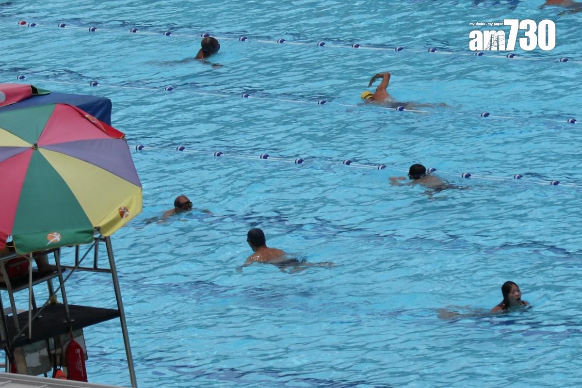 康文署指,泳客如在水中連續10秒沒有動作,系統會視為懷疑遇溺並發出警報。(資料圖片/鍾式明攝)