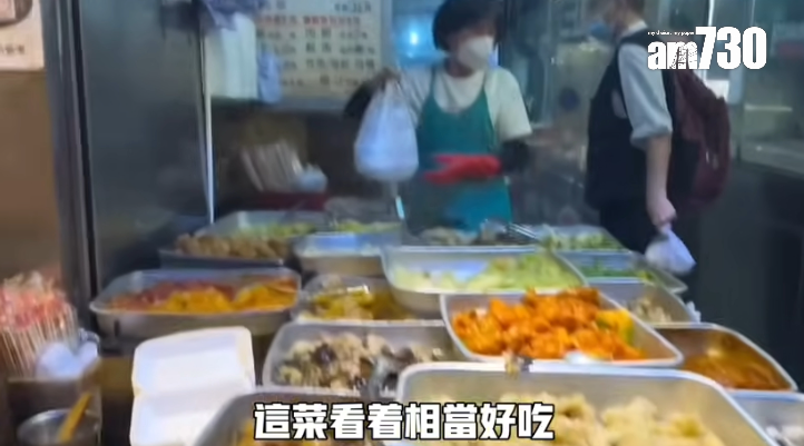 內地青年初時對兩餸飯讚口不絕(圖片來源:YouTube@小馬生存日記)