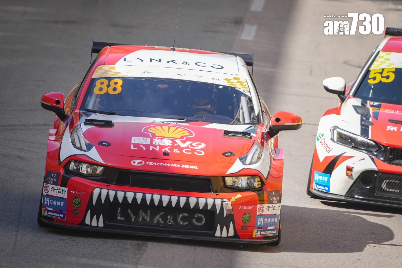 郭富城駕駛88號戰車現身賽道。 (李睿哲攝)