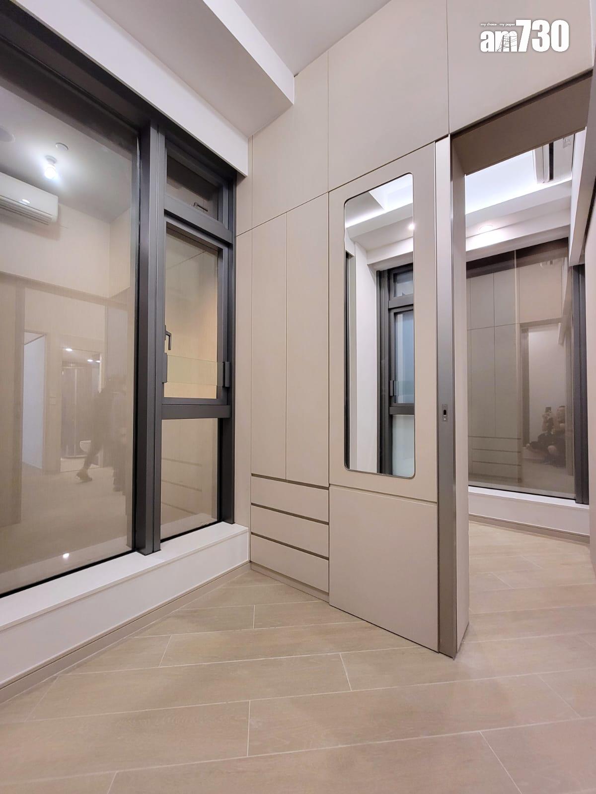 曉柏峰示範單位|411呎兩房直擊 3.5米特高樓底+「三合一」露台設計 別具空間感|多圖