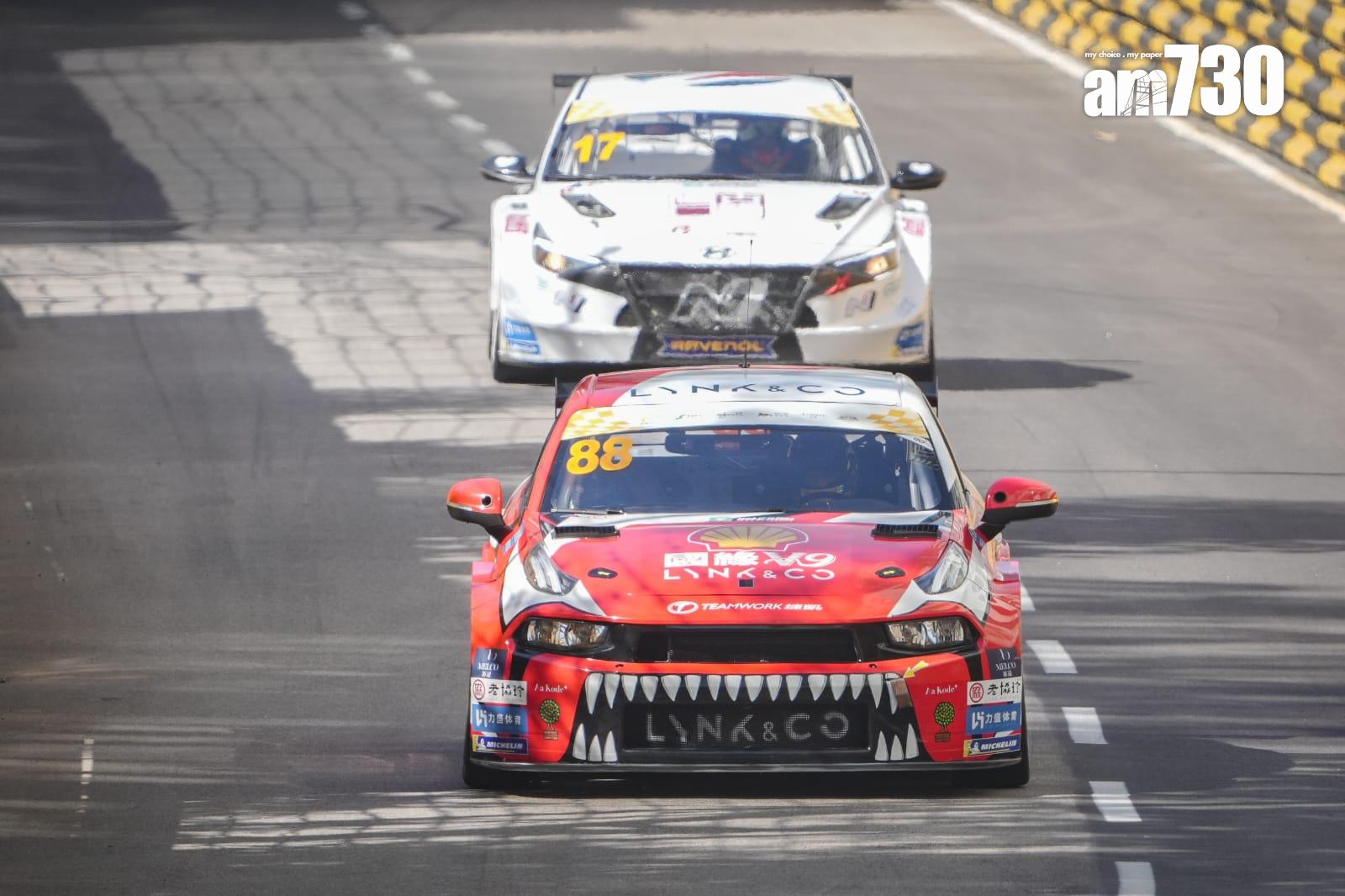 郭富城駕駛88號戰車現身賽道。 (李睿哲攝)