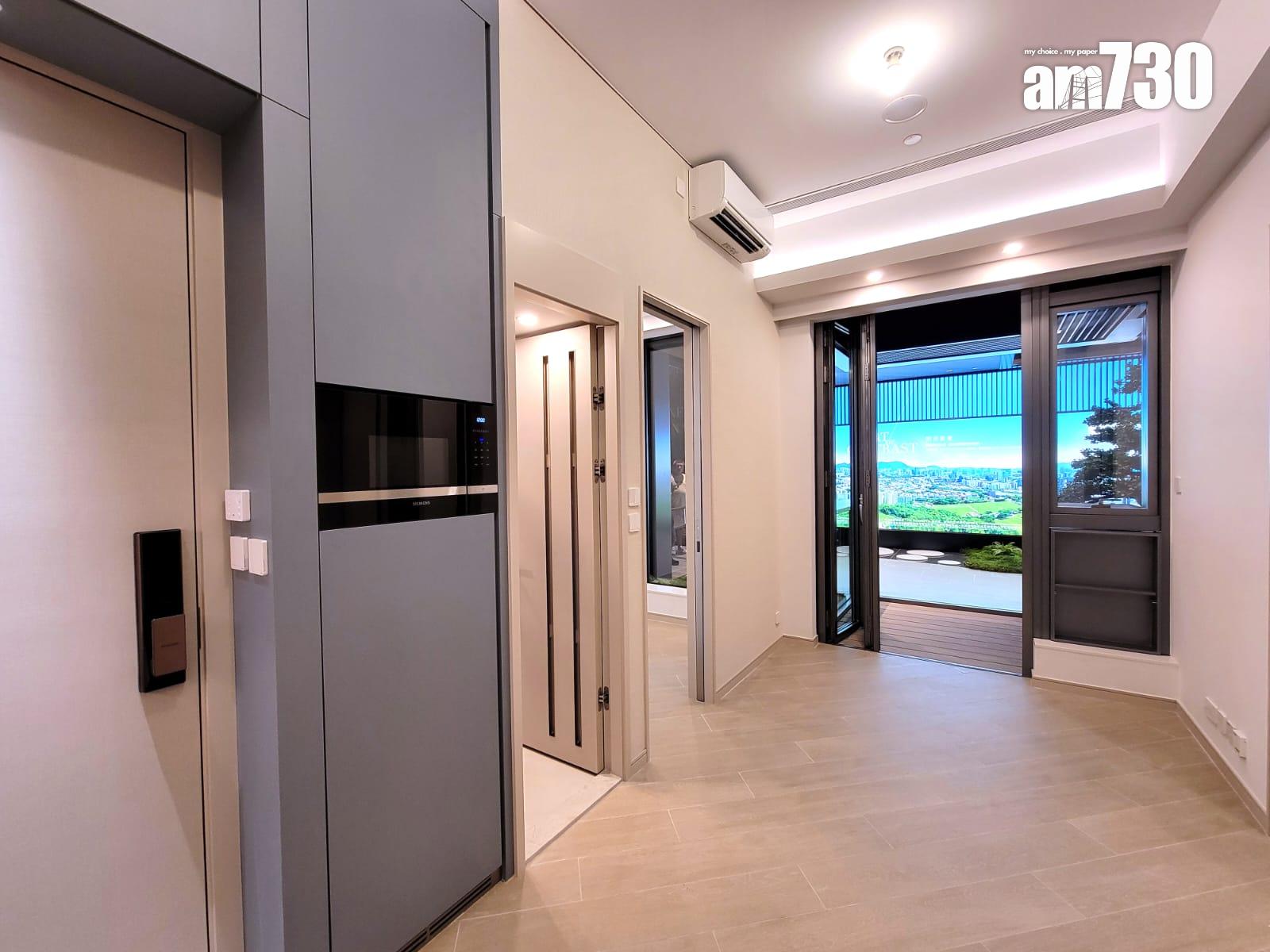 曉柏峰示範單位|411呎兩房直擊 3.5米特高樓底+「三合一」露台設計 別具空間感|多圖