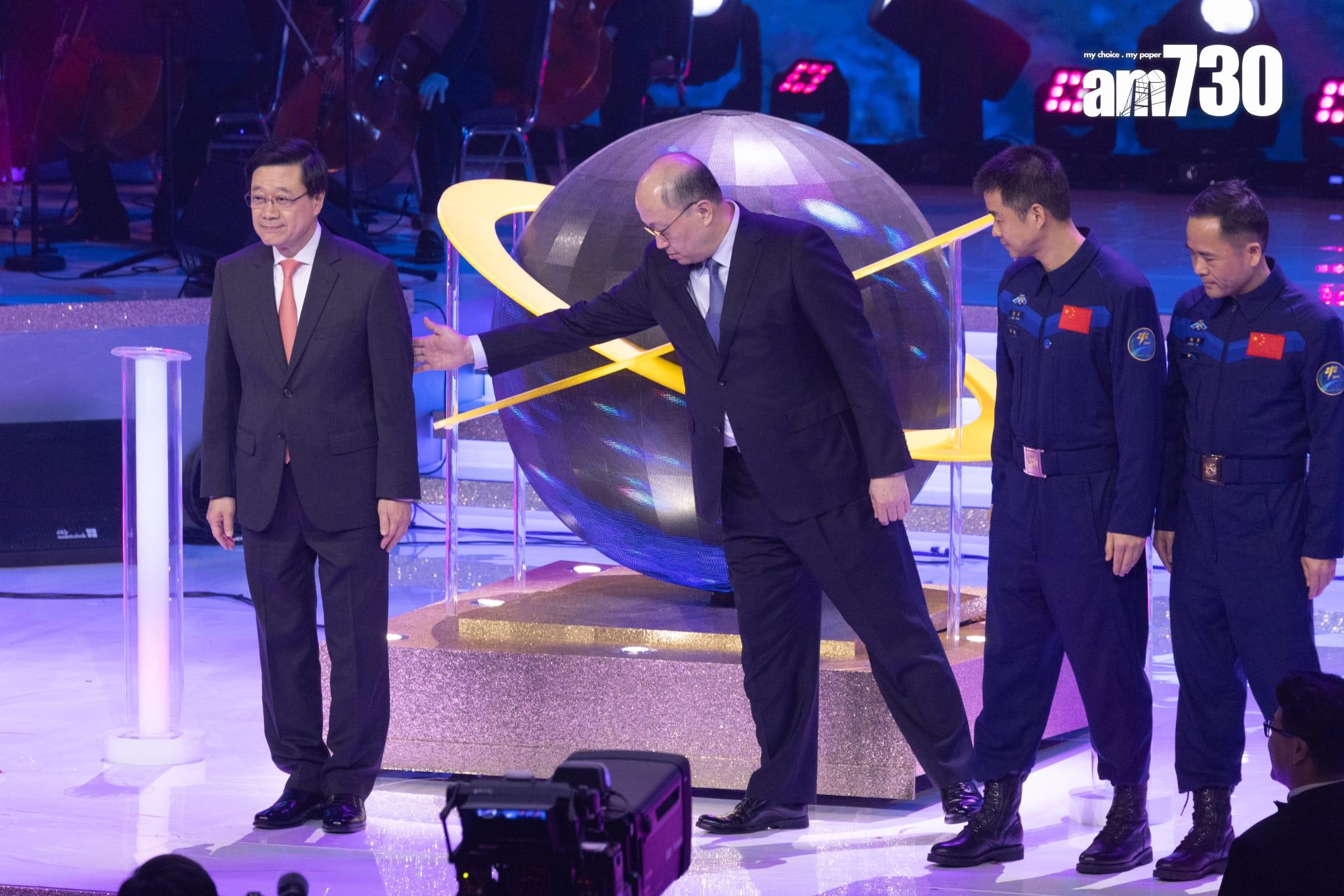 全港歡迎中國載人航天工程代表團大匯演(蘇文傑攝)