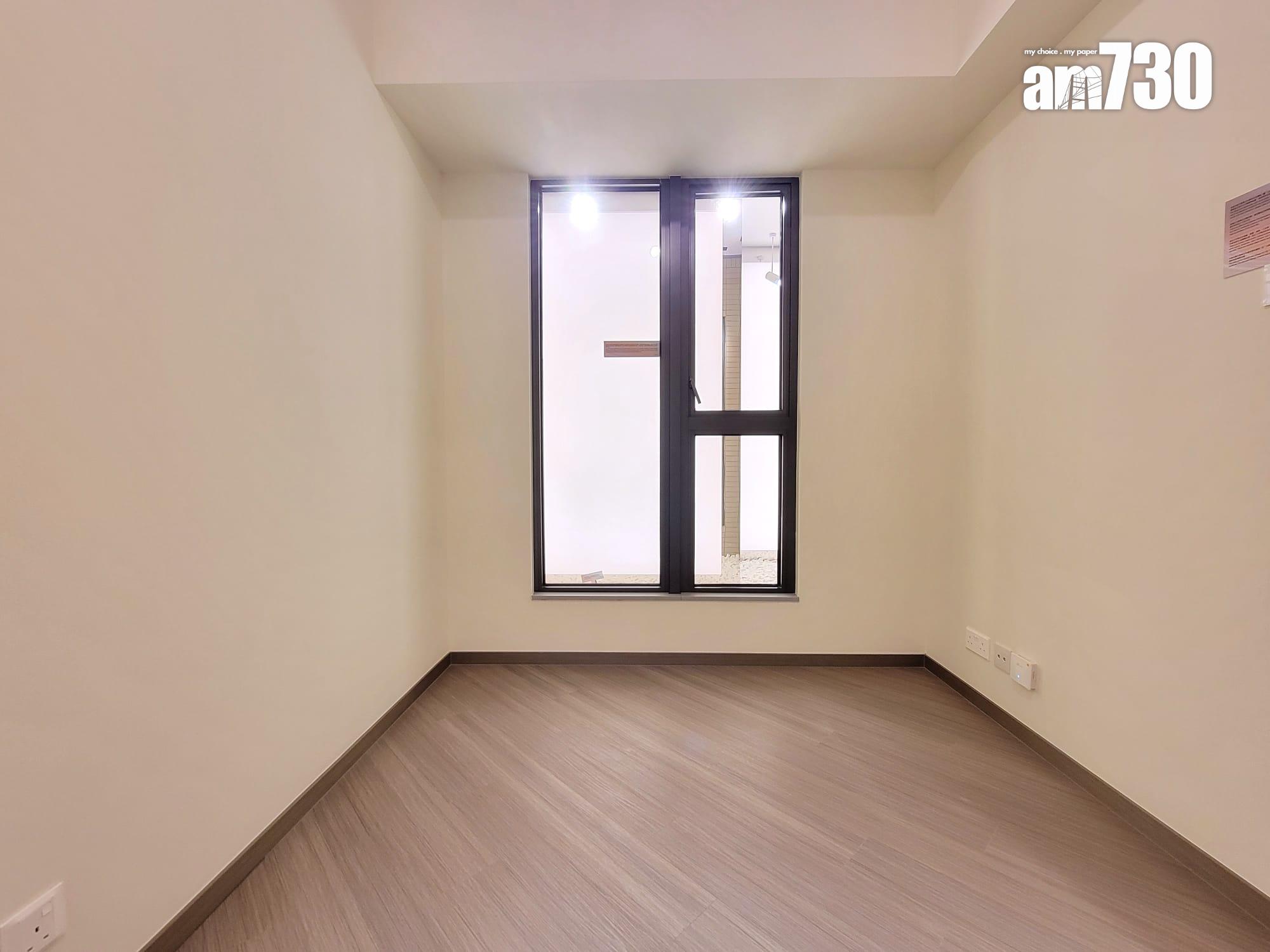 YOHO WEST示範單位|兩房及三房曝光 特大露台設計 戶戶附格柵架增添實用|多圖有片