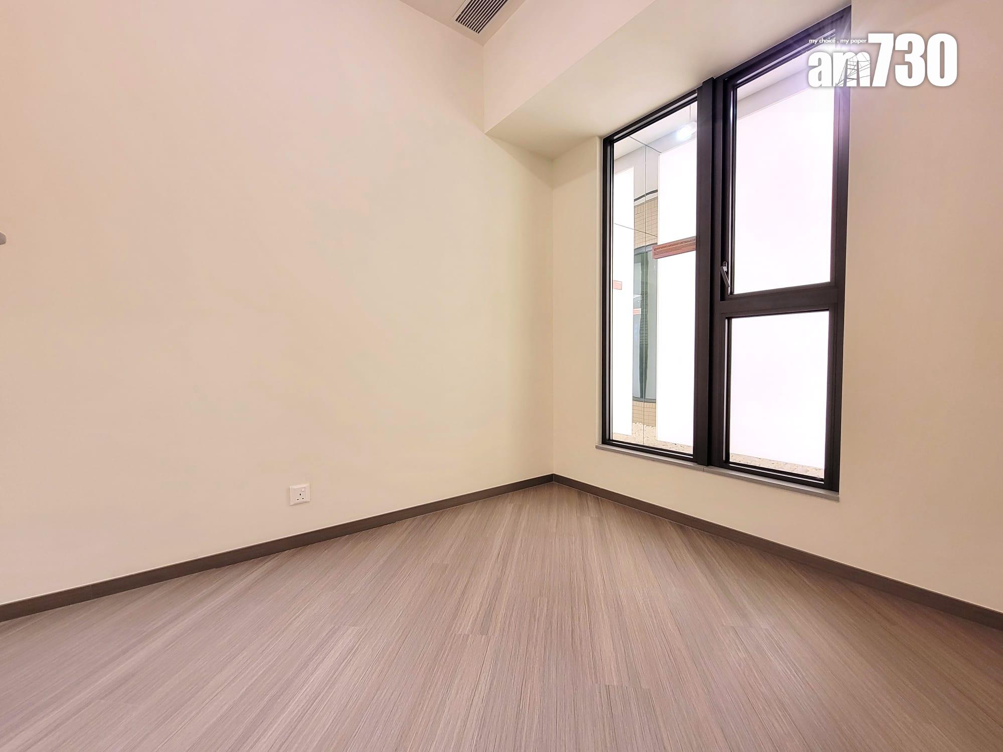 YOHO WEST示範單位|兩房及三房曝光 特大露台設計 戶戶附格柵架增添實用|多圖有片