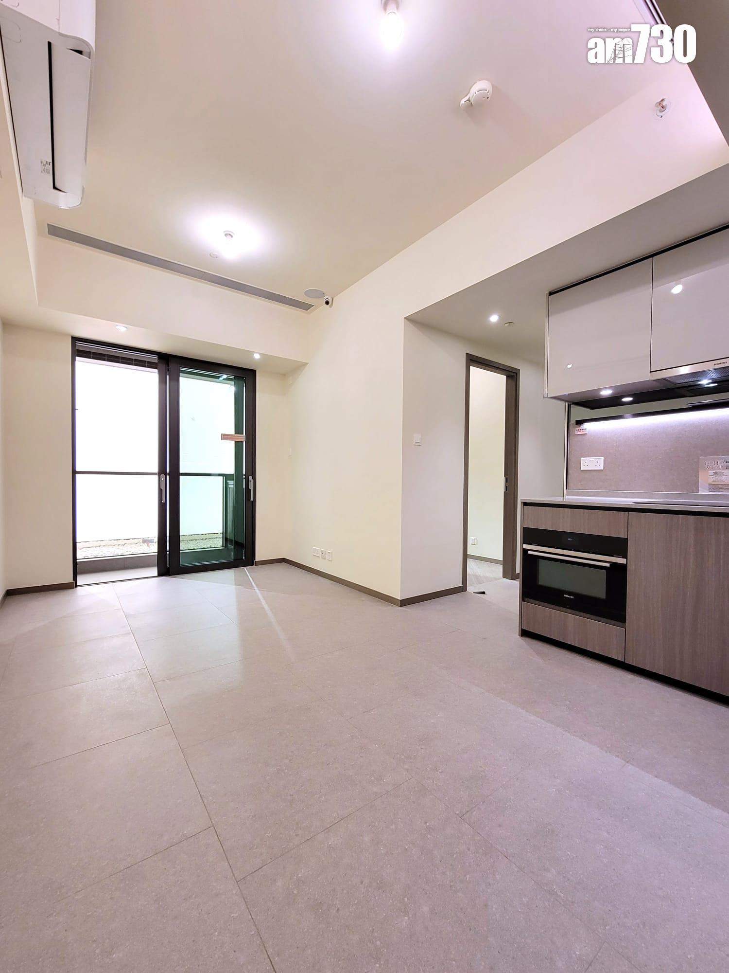 YOHO WEST示範單位|兩房及三房曝光 特大露台設計 戶戶附格柵架增添實用|多圖有片