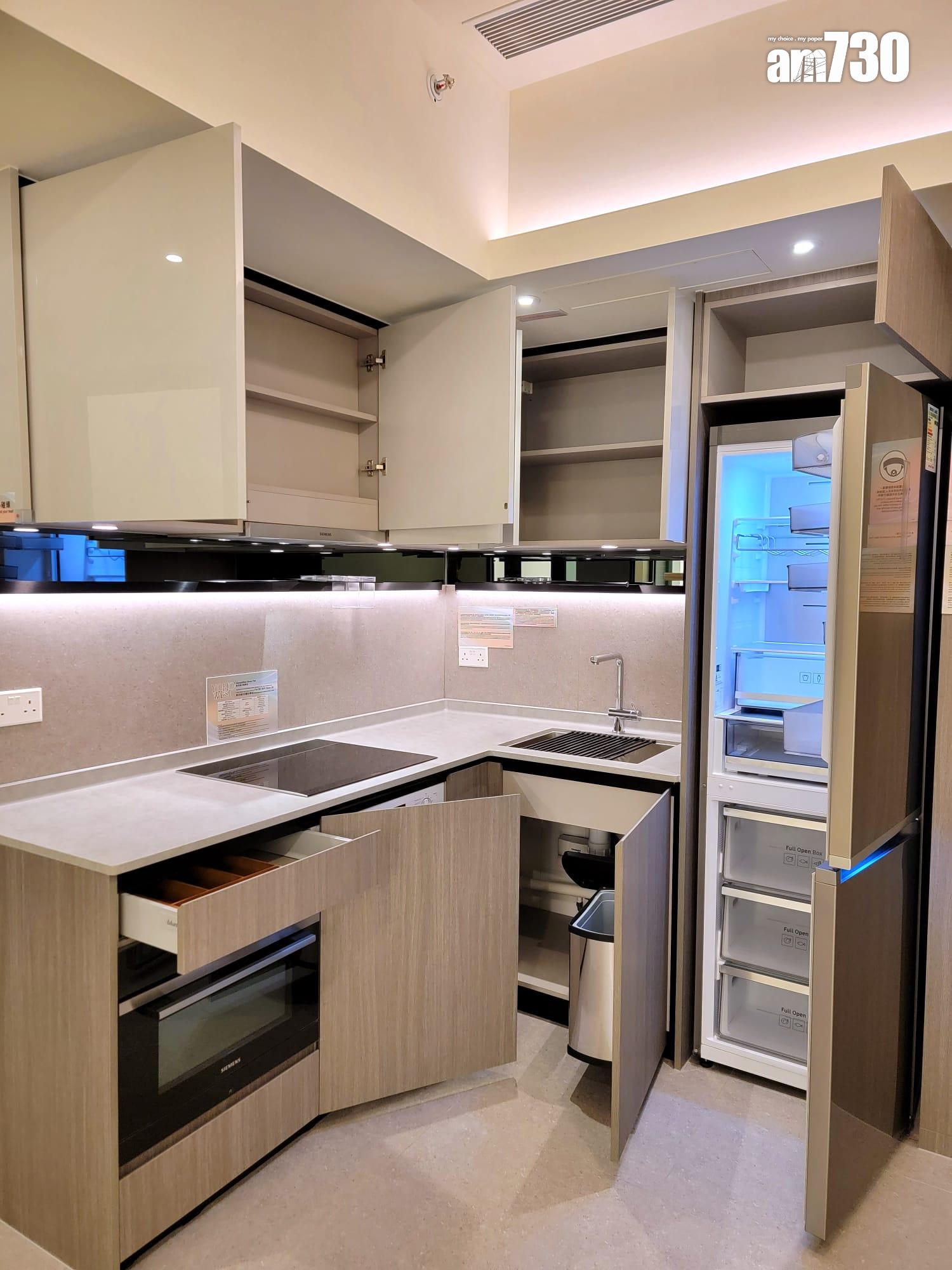 YOHO WEST示範單位|兩房及三房曝光 特大露台設計 戶戶附格柵架增添實用|多圖有片