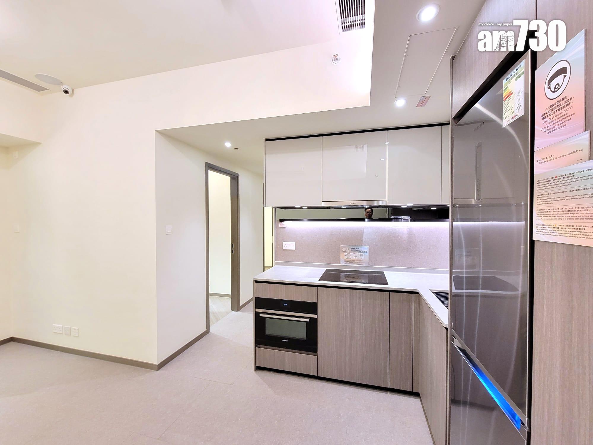 YOHO WEST示範單位|兩房及三房曝光 特大露台設計 戶戶附格柵架增添實用|多圖有片