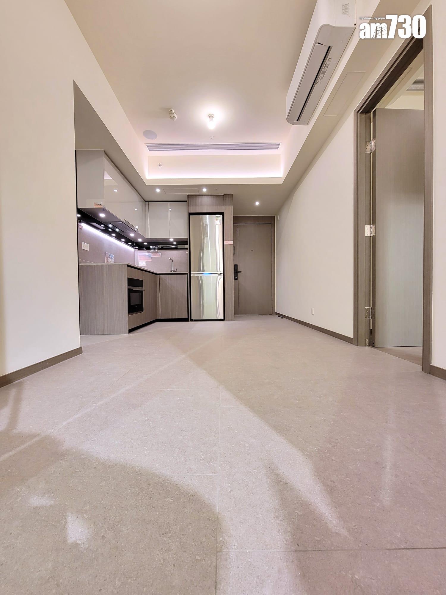 YOHO WEST示範單位|兩房及三房曝光 特大露台設計 戶戶附格柵架增添實用|多圖有片