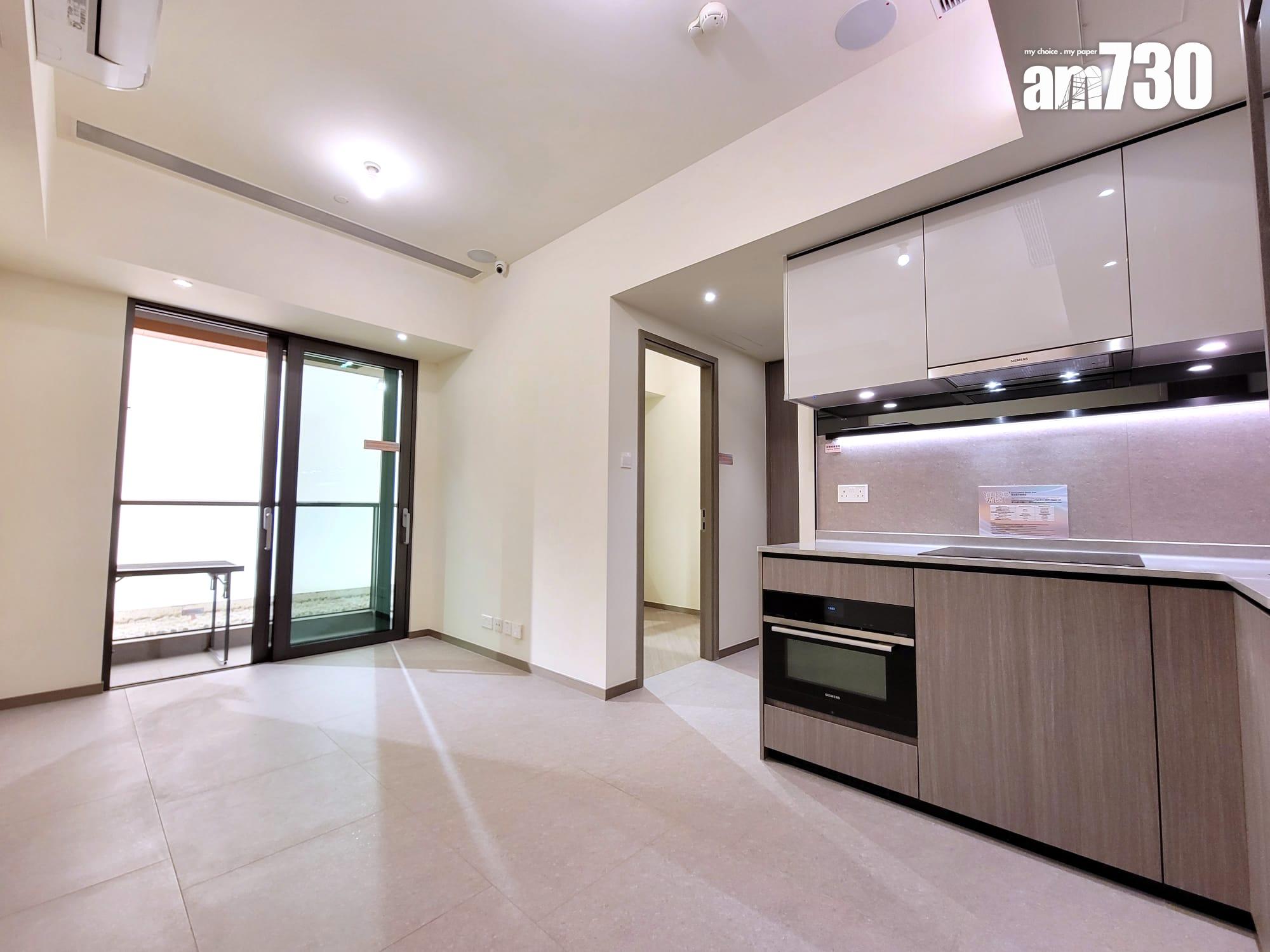 YOHO WEST示範單位|兩房及三房曝光 特大露台設計 戶戶附格柵架增添實用|多圖有片