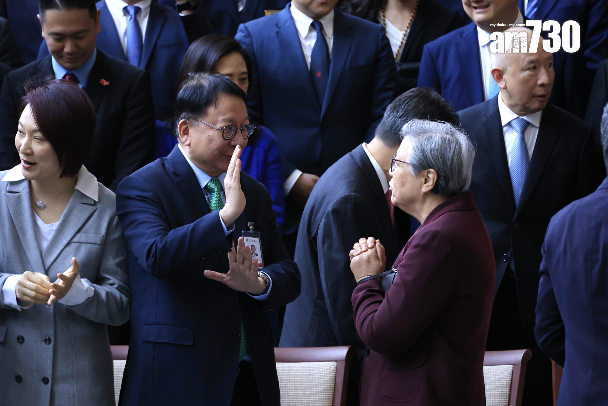 立法會議員、官員等在午宴前拍攝大合照(林俊源攝)