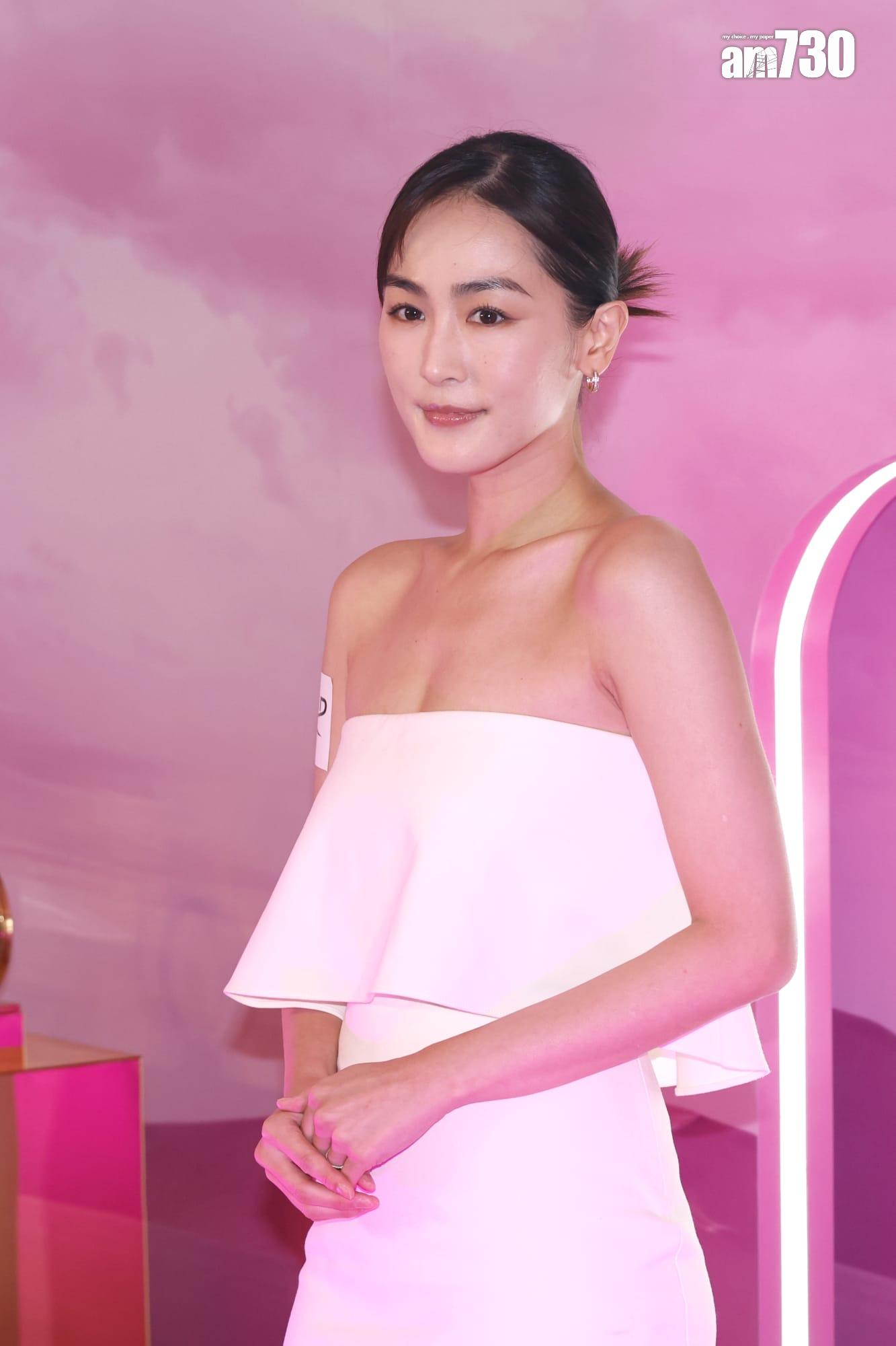 Evelyn蔡穎恩今日在活動仍面帶笑容,但似乎仍未平服喪友心情。 (林俊源攝)