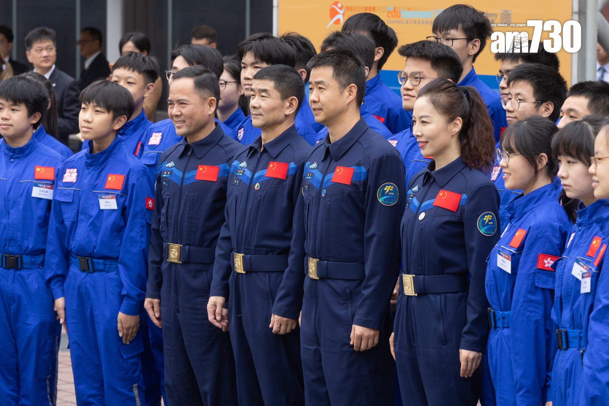 中國載人航天工程代表團出席科學館展覽開幕禮 將展出神舟飛船返回艙模型(蘇文傑攝)