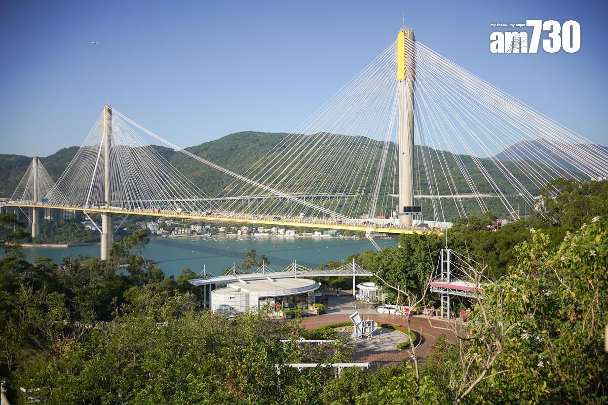 在青嶼幹線觀景台可一覽汀九橋和海景。(李睿哲攝)