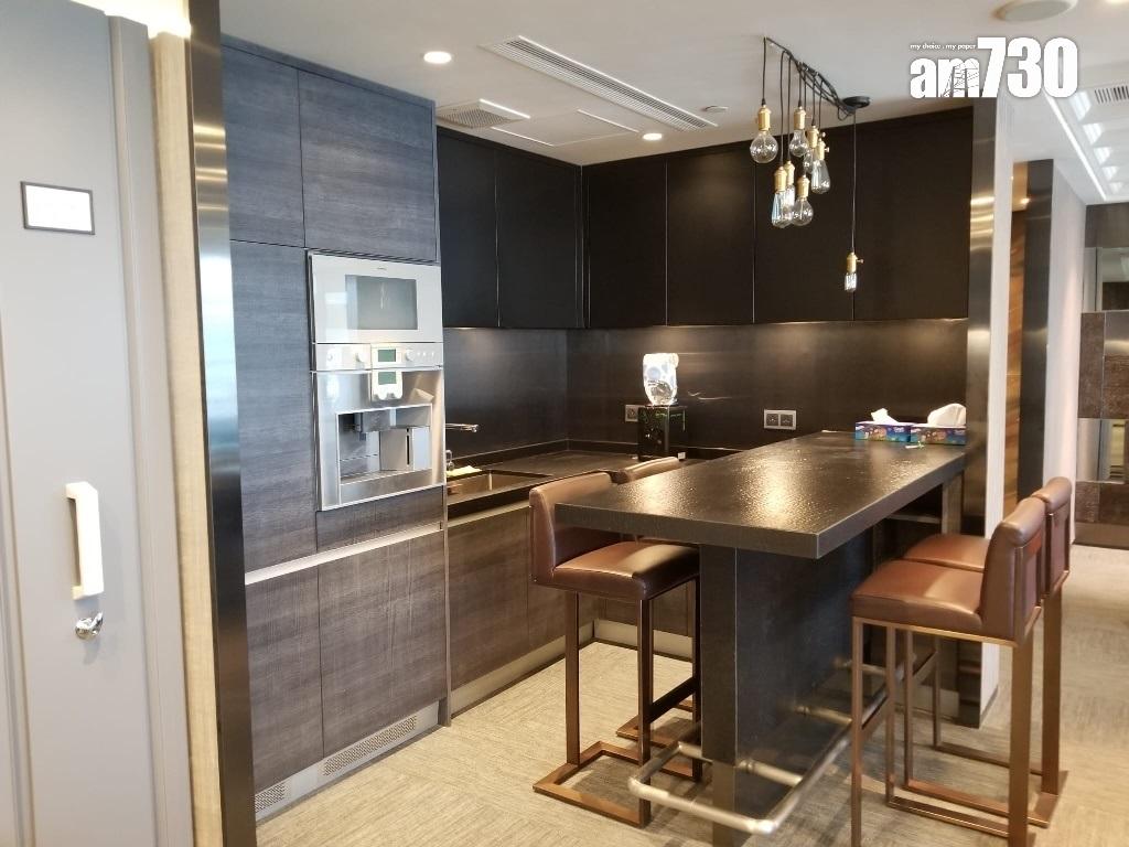 力寶中心高層附裝修單位意向租金10萬 飽覽維港全海景觀|商廈市況