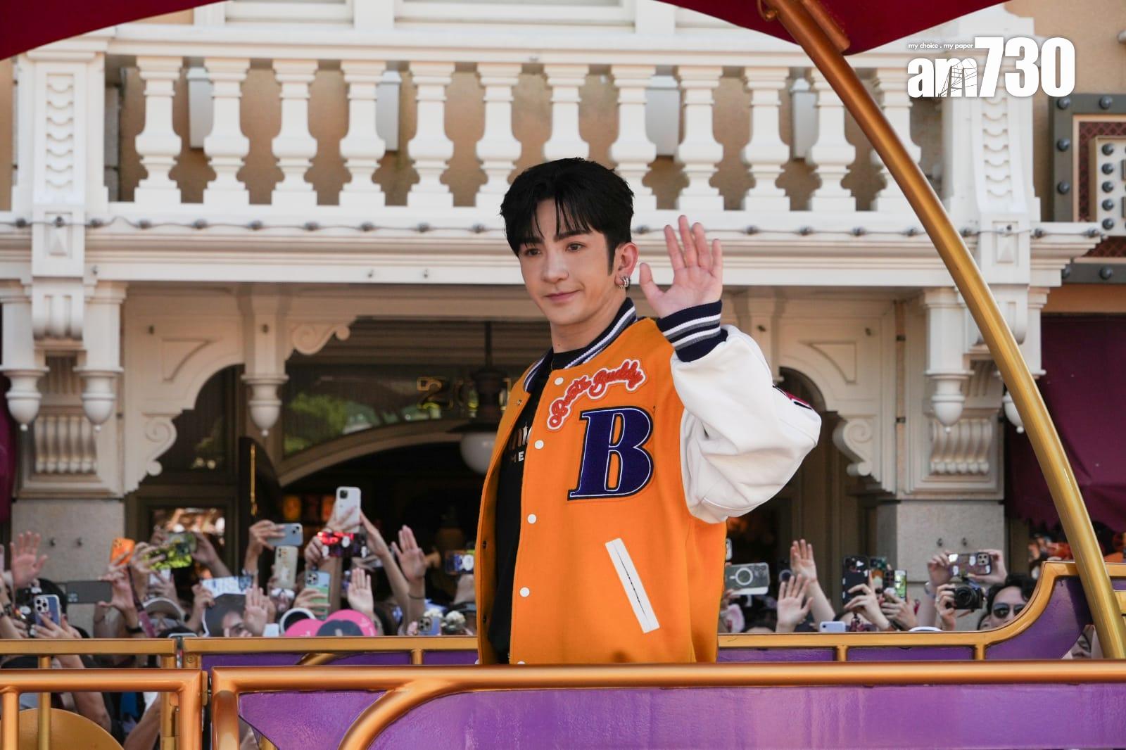 MIRROR迪士尼五周年活動盛況,盧瀚霆Anson Lo向大家揮手。(李睿哲攝)