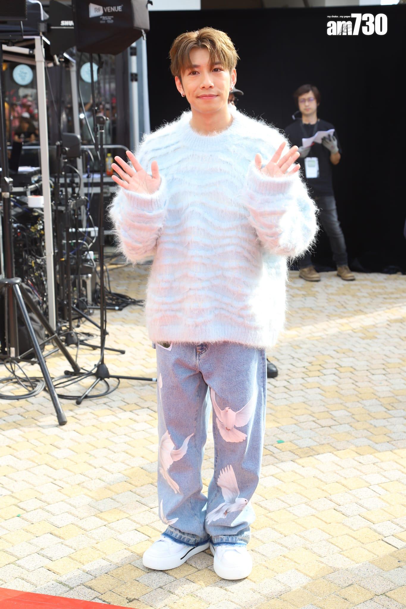 洪嘉豪後悔着毛毛冷衫出席今日戶外活動。 (羅錦鴻攝)