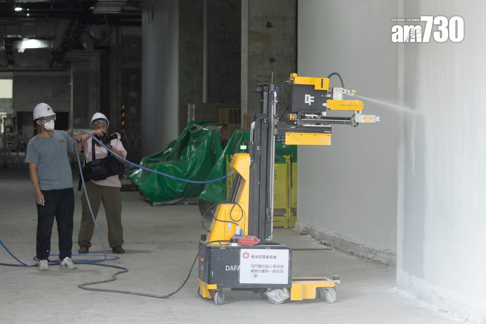 房委會引入建築機械人彌補人手缺口,房屋署創新科技總監姚勳雄稱,機械人不會取代工人。(蘇文傑攝)