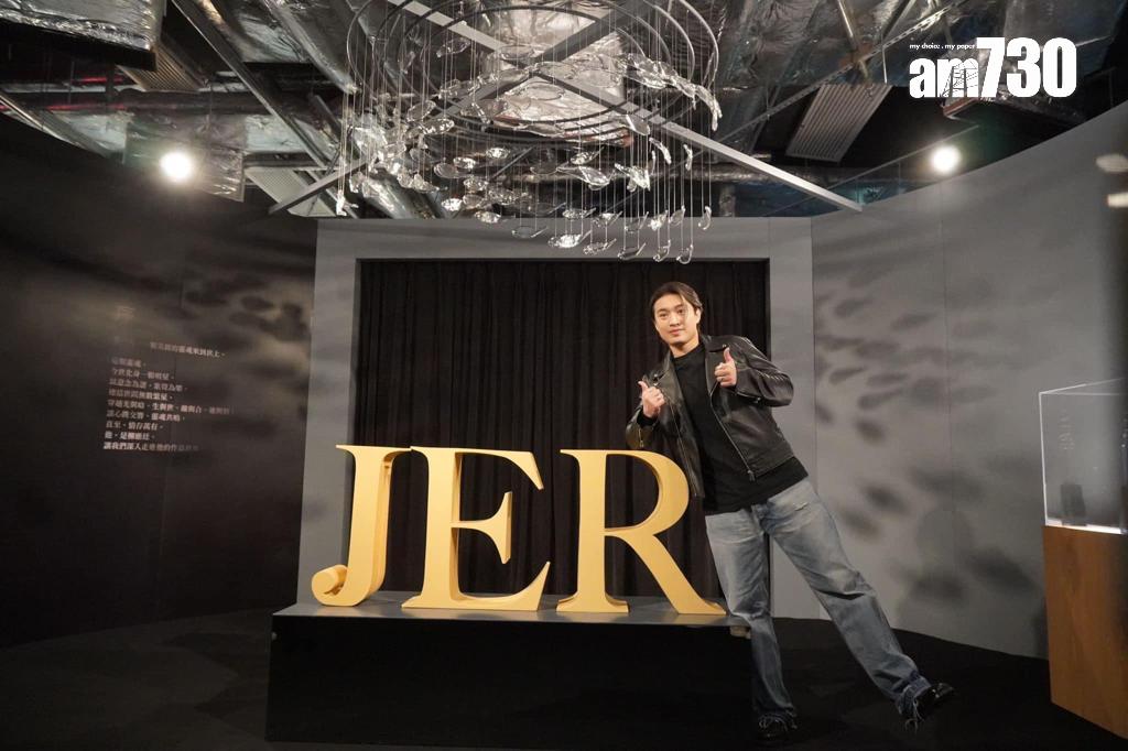 天花玻璃裝置折射的光影,猶如圍著Jer的柳柳粉。(Jer柳應廷歌迷會提供)