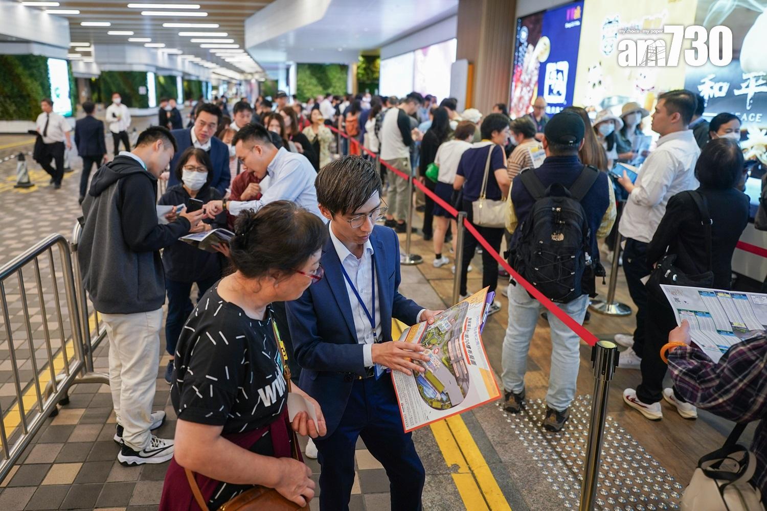 YOHO WEST首度開放示範單位 現場大排長龍場面熱鬧|天水圍新盤