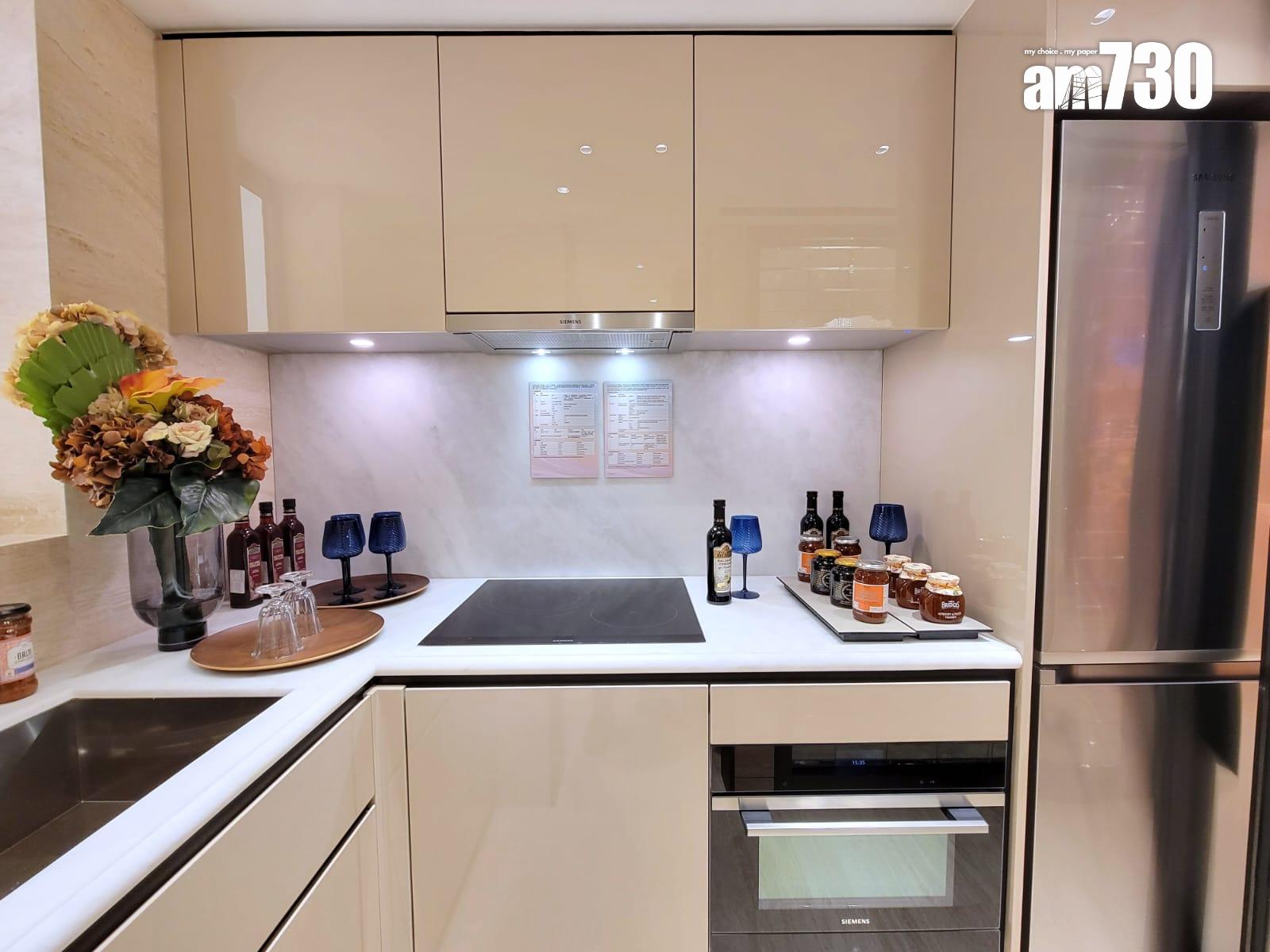 YOHO WEST示範單位|三房696方呎連裝修及交樓標準有得睇 梗廚設計|多圖有片