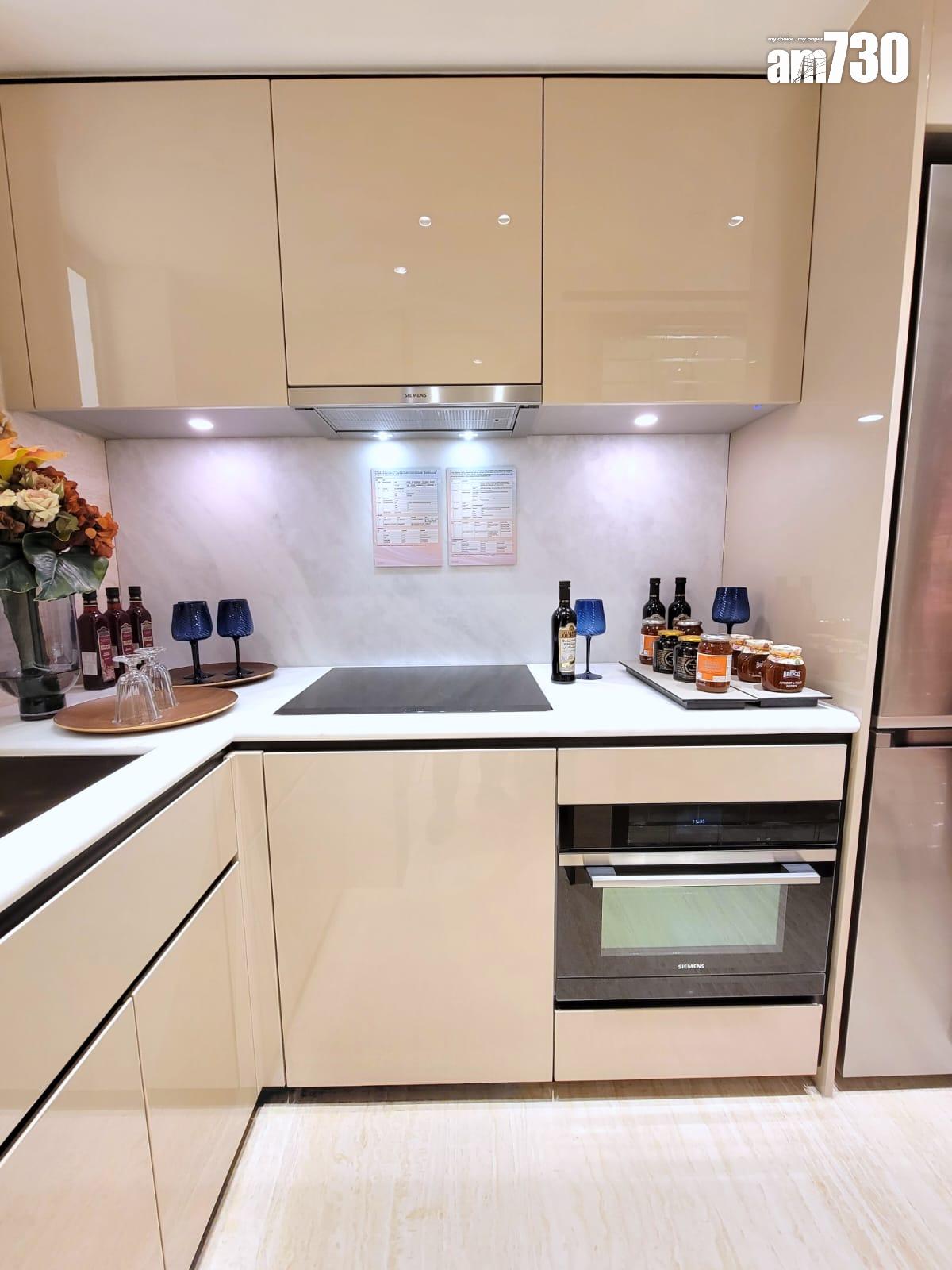 YOHO WEST示範單位|三房696方呎連裝修及交樓標準有得睇 梗廚設計|多圖有片