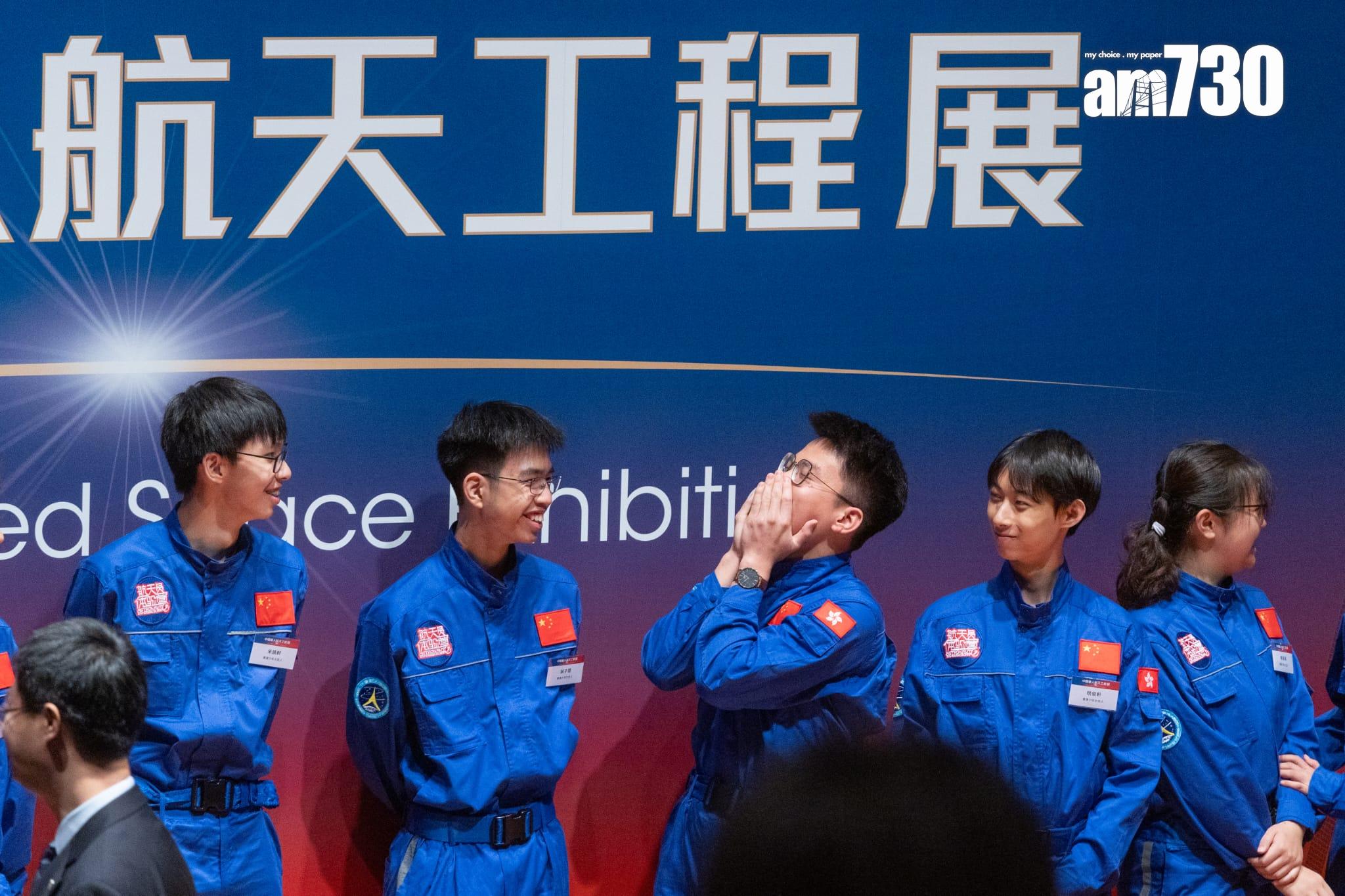 中國載人航天工程代表團出席科學館展覽開幕禮 將展出神舟飛船返回艙模型(蘇文傑攝)