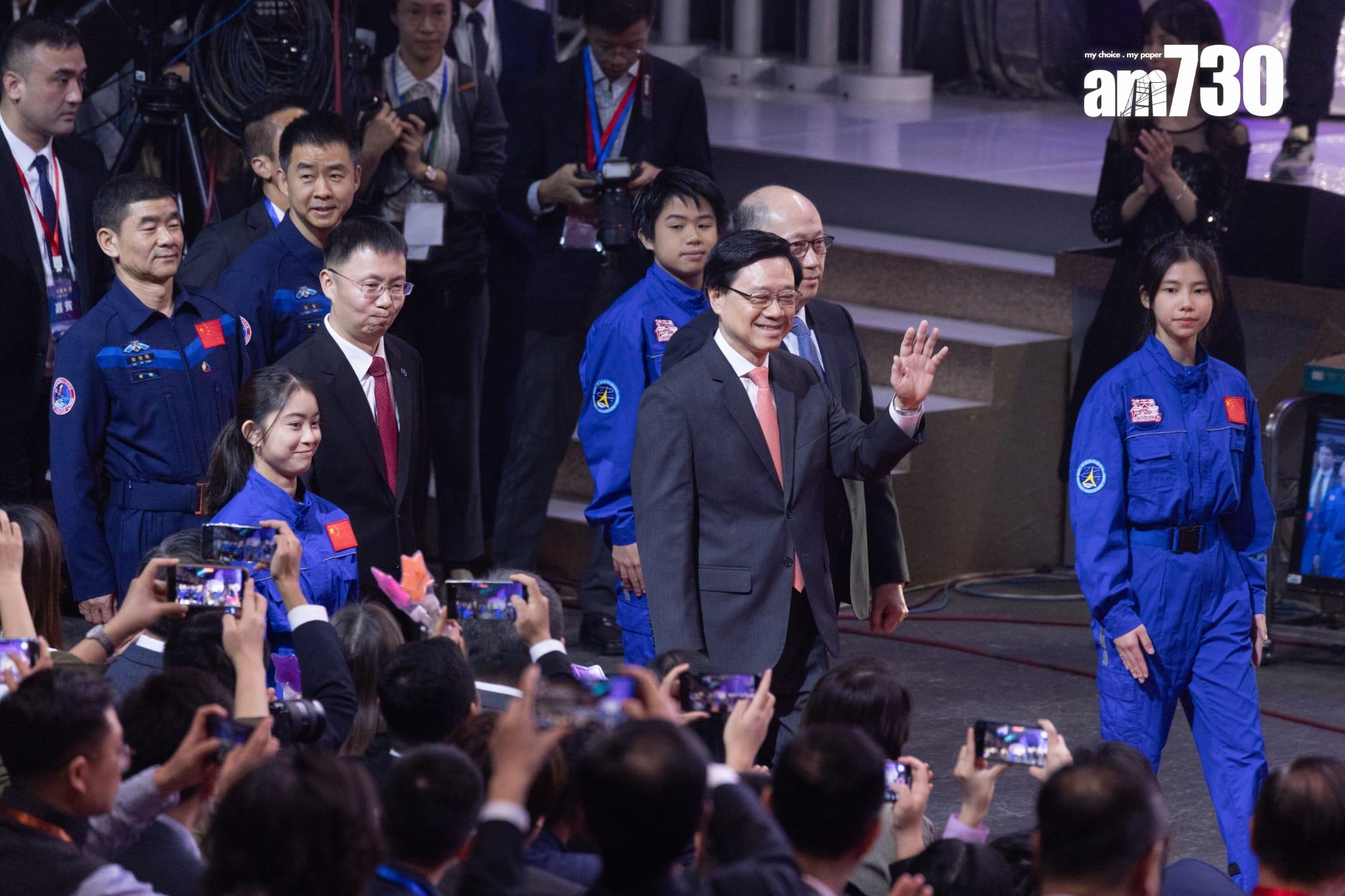 全港歡迎中國載人航天工程代表團大匯演(蘇文傑攝)