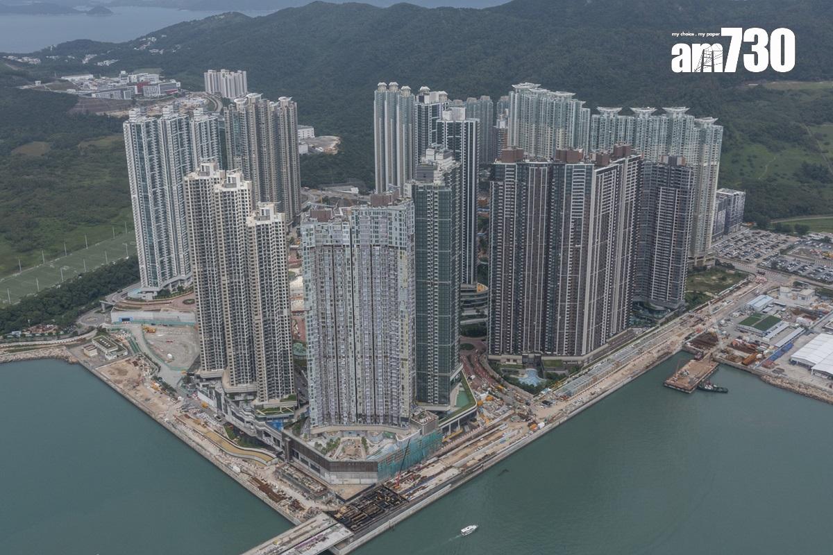 港鐵現時有一套「鐵路加物業」的發展模式,圖為康城站上蓋、由港鐵發展的大型綜合住宅區日出康城。(資料圖片)